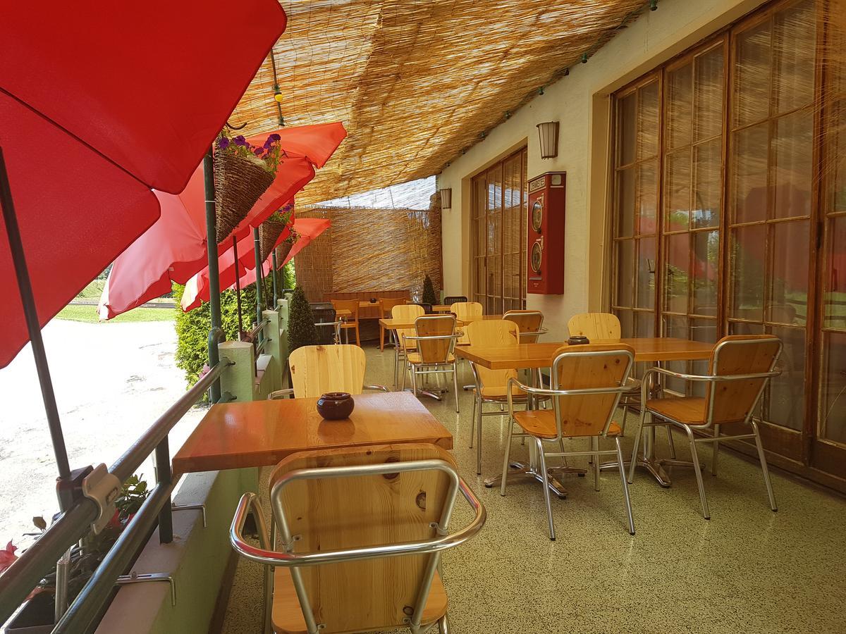 Hotel De La Gare, Vendlincourt Exterior photo